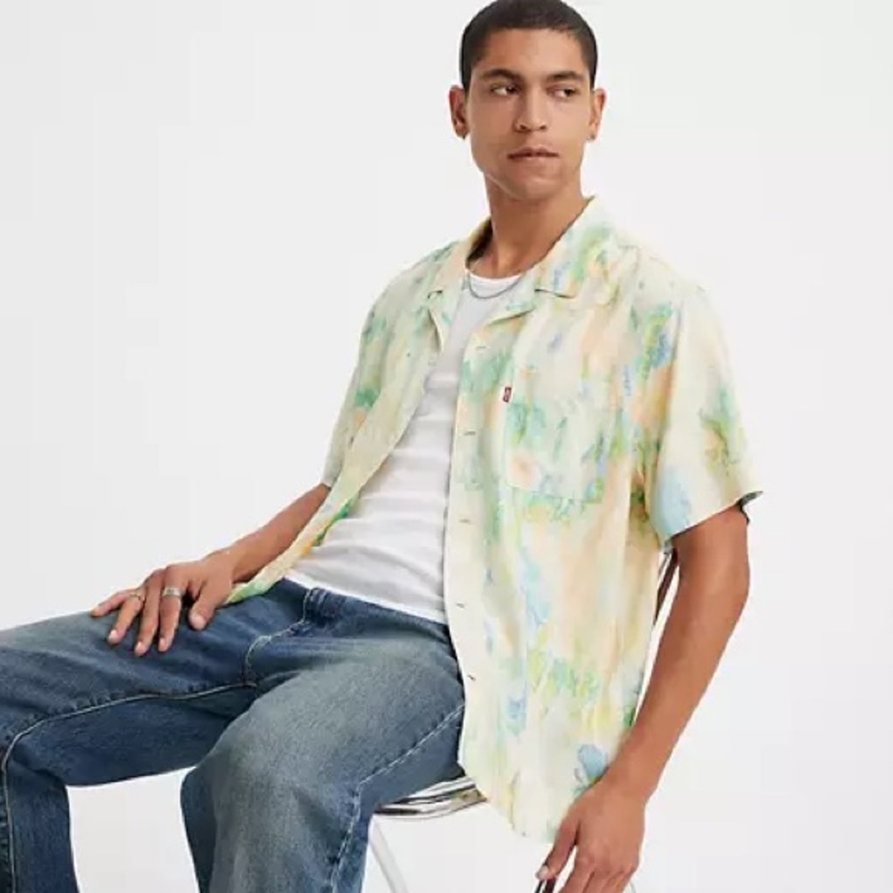 NWT Levi’s The Sunset Camp Shirt Button Down, Size Large, “Icelandic Poppy”